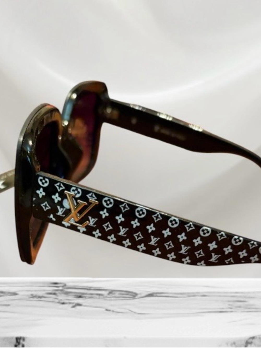 Louis Vuitton Black Gradient Square Sunglasses with Monogram Temples - Picture 3 of 6